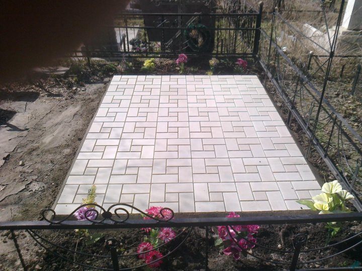 Укладка тротуарной плитки на могилу в Витебске